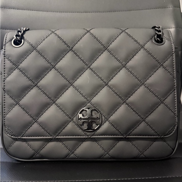 Tory Burch Handbags - Tory Burch Willa Quilted Shoulder Bag in matte black, silver and black hardware